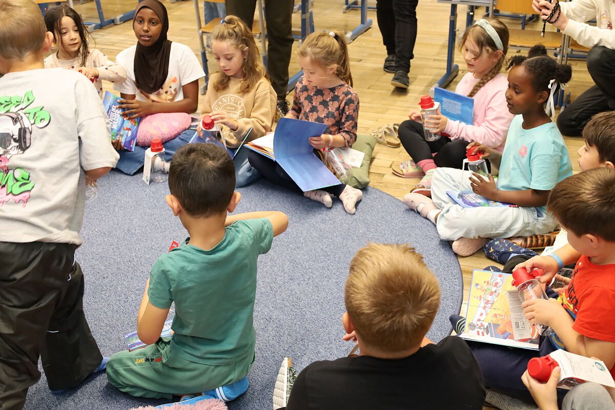 240913_ikb_wasserflaschen_kinder_as