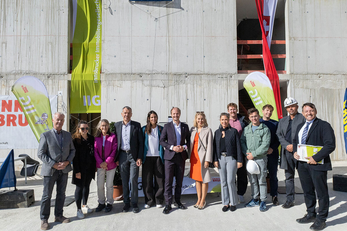 240925_firstfeier_am_bichl_iii_igls_gruppenfoto_1_mf