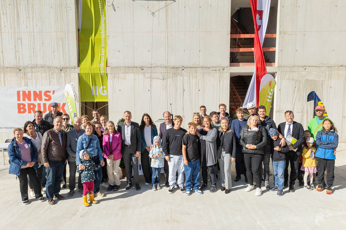 240925_firstfeier_am_bichl_iii_igls_gruppenfoto_2_mf