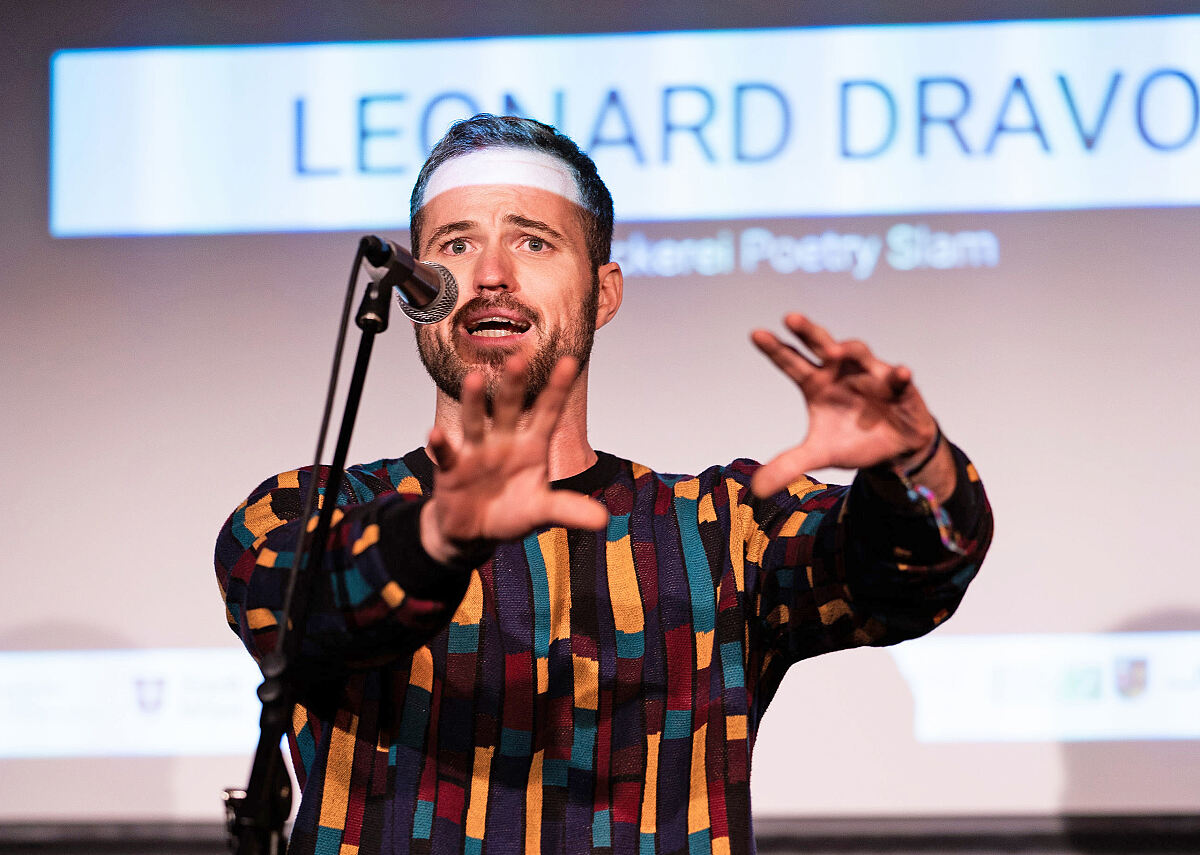 241010_poetry-slam-preis_2024_leonard-dravoj-yasmin-abbas