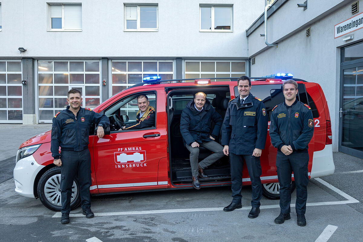 241125_ff_amras_kommandofahrzeug_1_fb