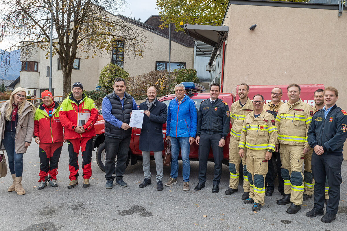 uebergabe-mitsubishi-l-200-von-ff-hoetting-an-bergrettung-satu-mare-rumaenien-m-freinhofer