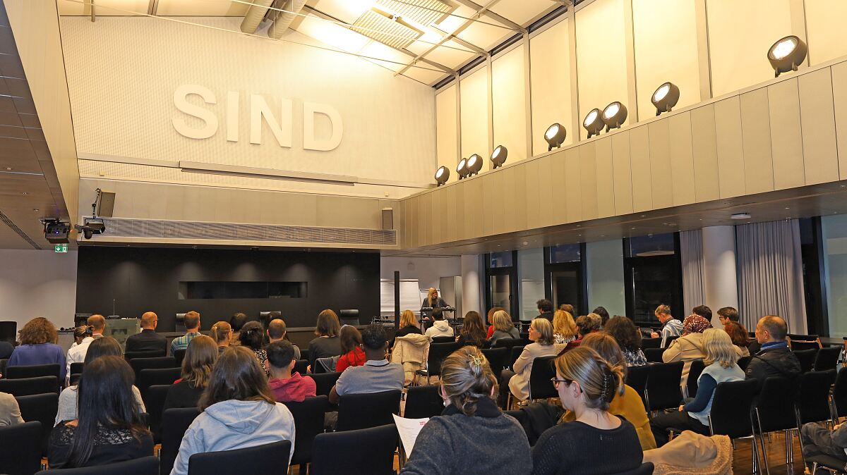 241216_preis-der-vielfalt_plenarsaal_as