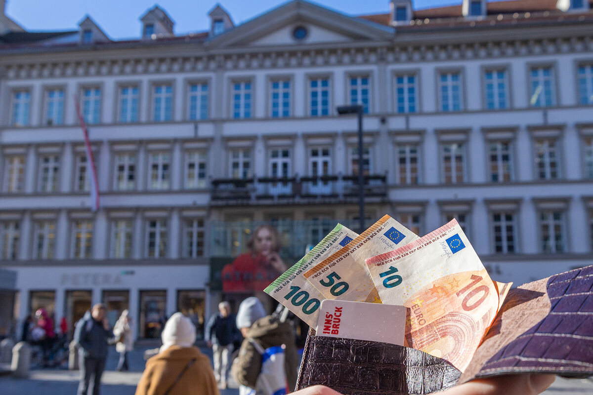 8_9_rathaus_geld_-m-freinhofer