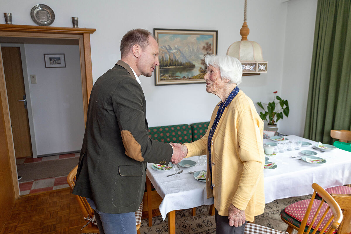 250310_geburtstagsbesuch_aloisia_poell_fb_3