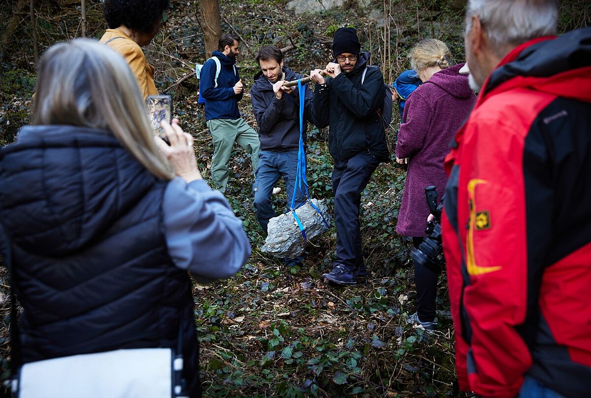 250422_desertieren_schwarz_stein_-c-nagl