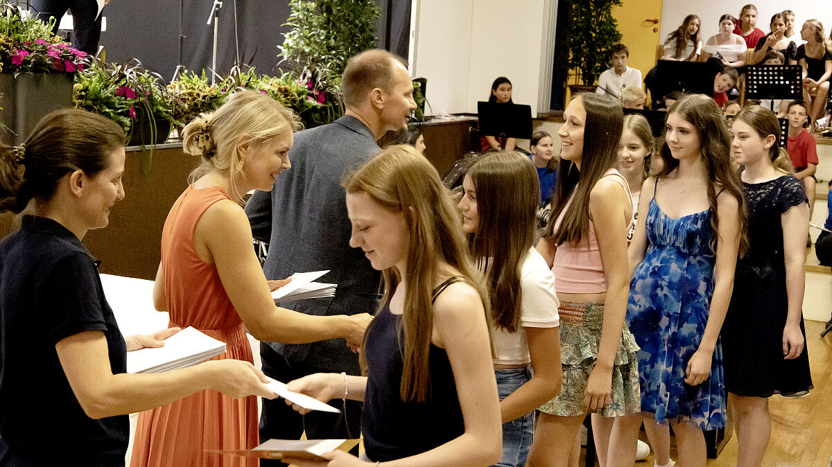 250630_schulentlassfeier_gratulation_2077-edited_jr