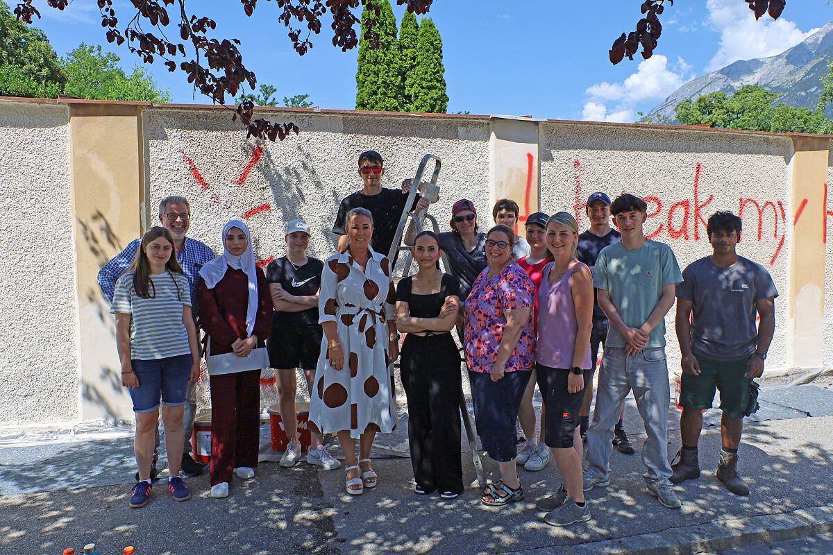 250701_lehrlinge_friedhof_malaktion_md