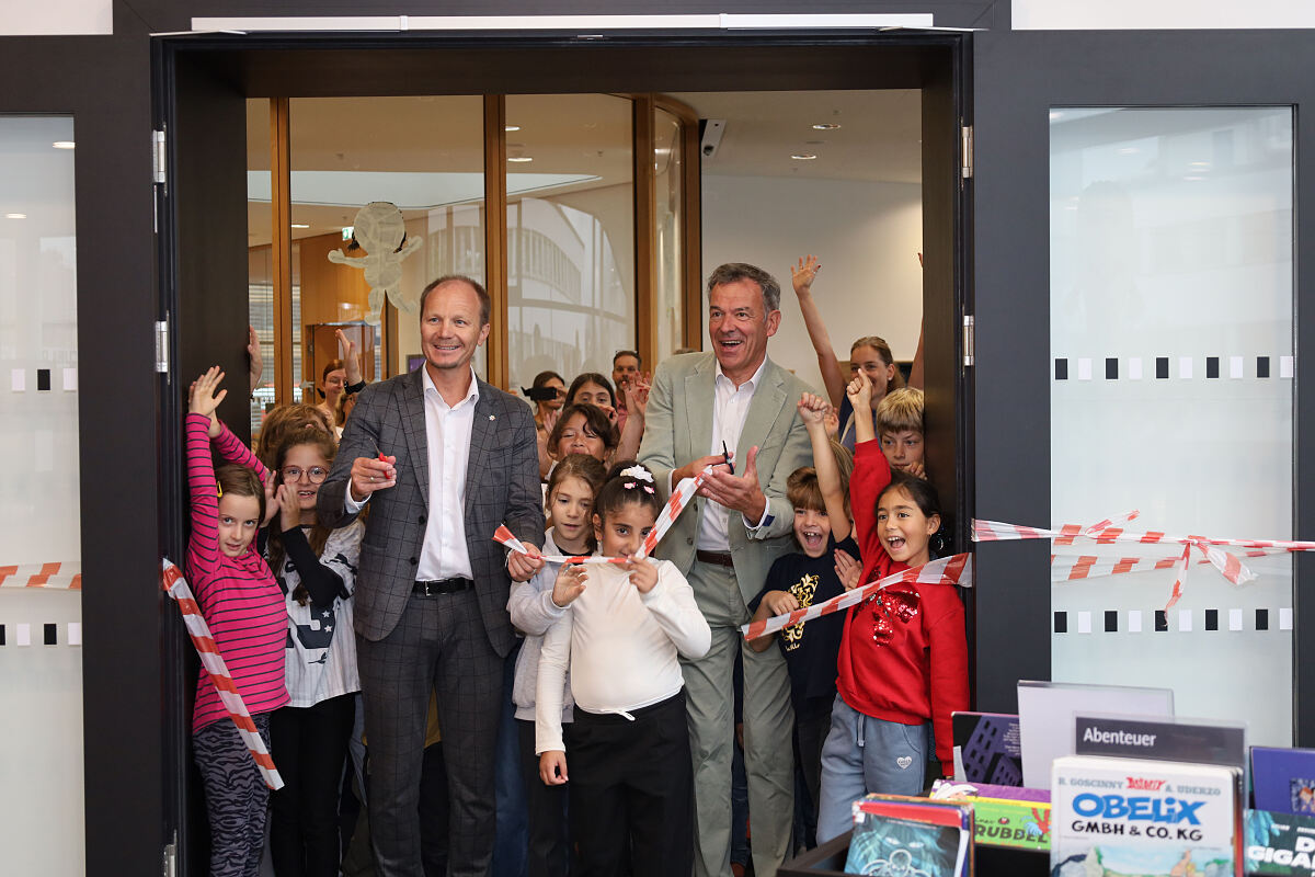 250910_kinderbibliothek_eroeffnung_band_as