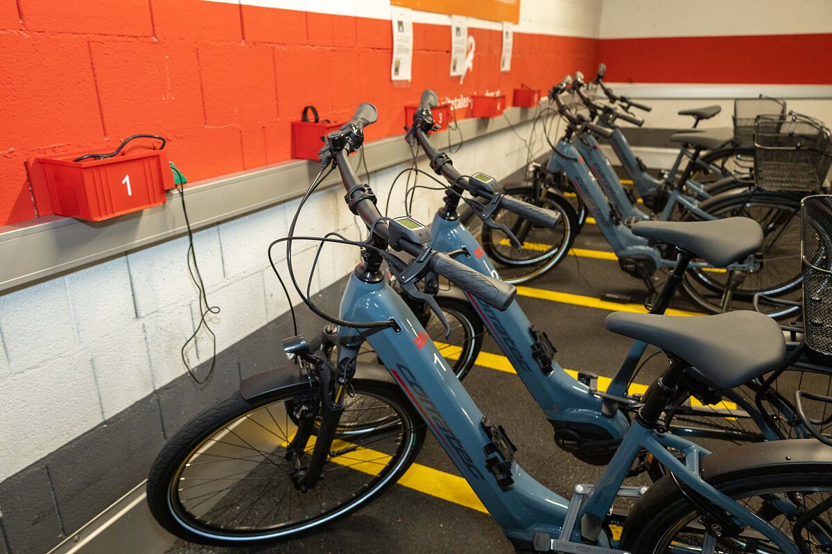 251003_ebikes_e-autos_3_fb