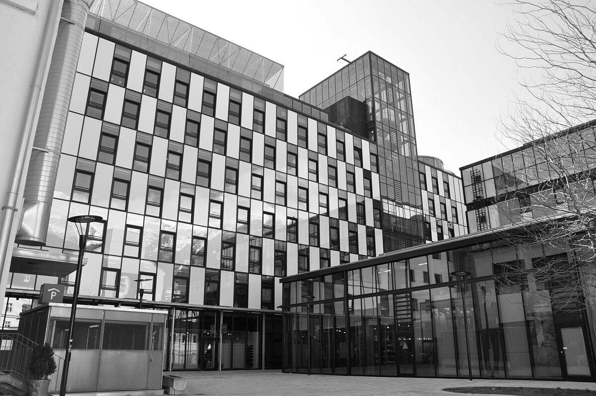 251006_rathaus-glasfront-5-sw