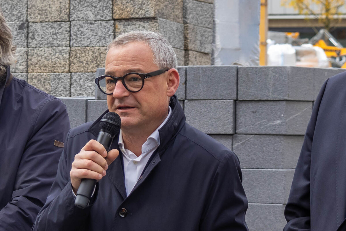 251007_bozner_platz_erste_baeume_wirtschaft_11_mf