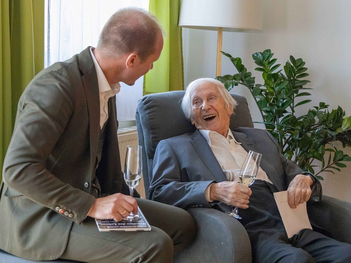 251013_6_105_geburtstag_ascher_fb