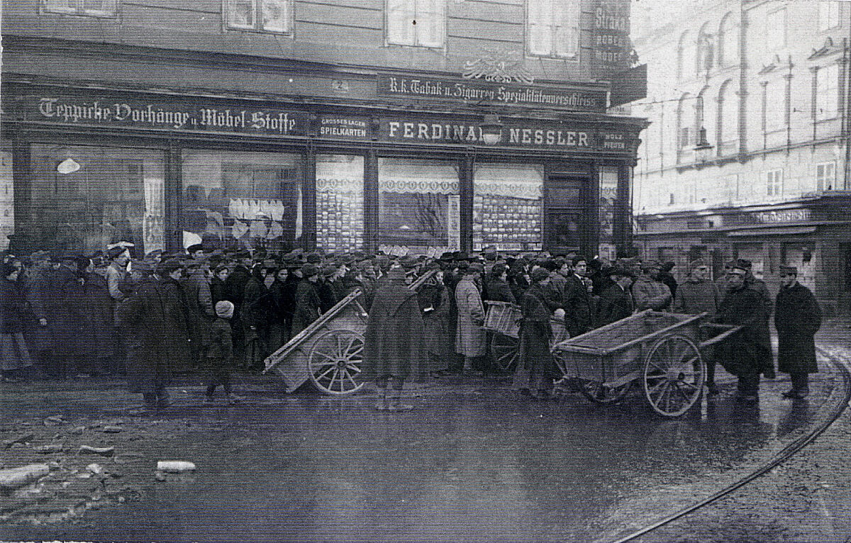 100-jahre_bild-1_ph-25372_tabakgeschaeft-1