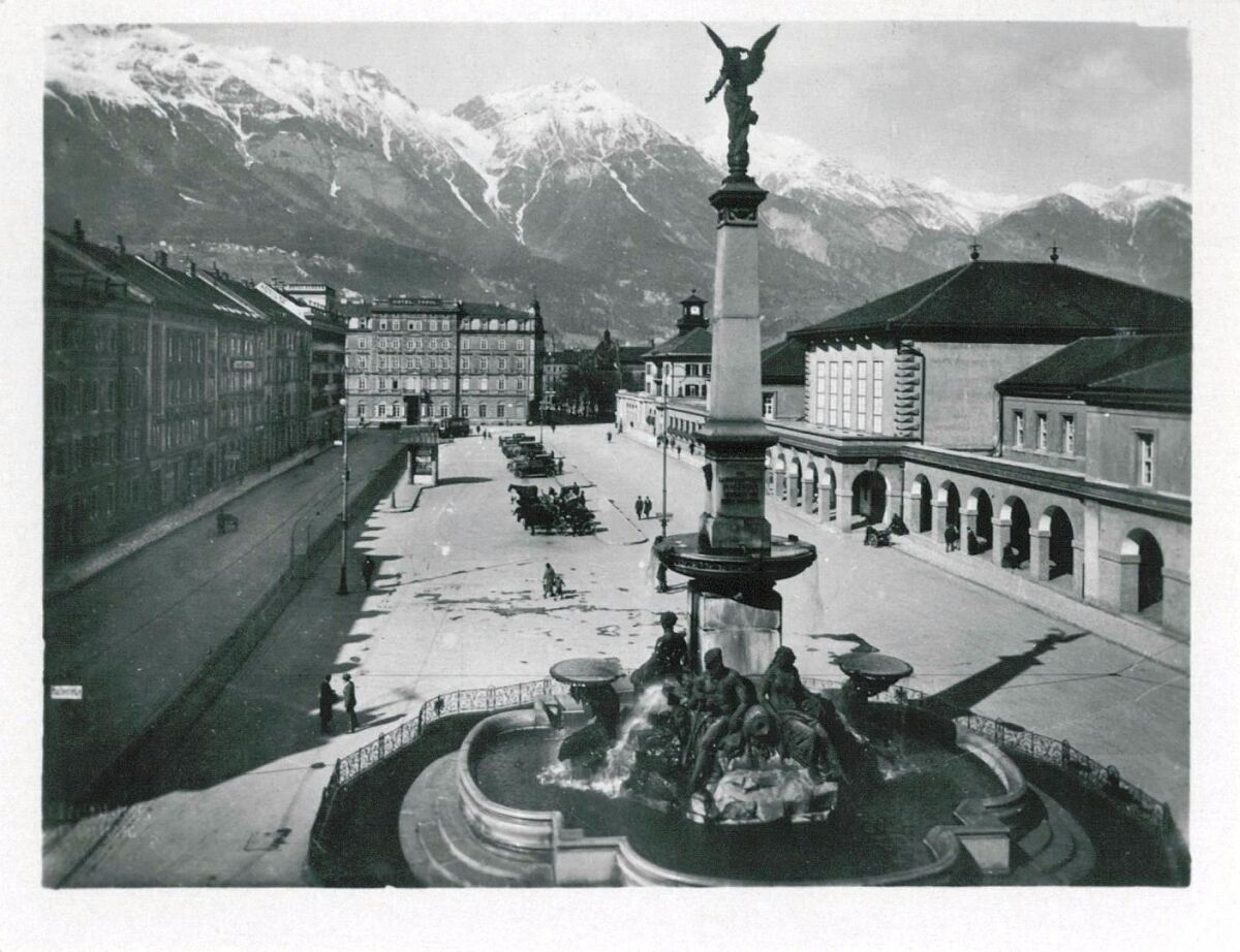 60_61_100_jahre_bild-3-suedtiroler-platz-1915-1920-ph-a-24356-004