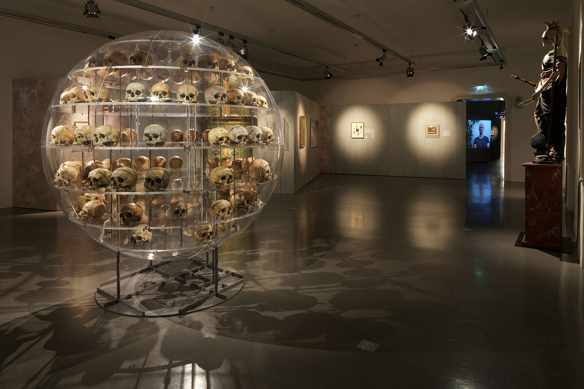 stadtgeschichteschaedelvitrine-foto-guenter-richard-wett