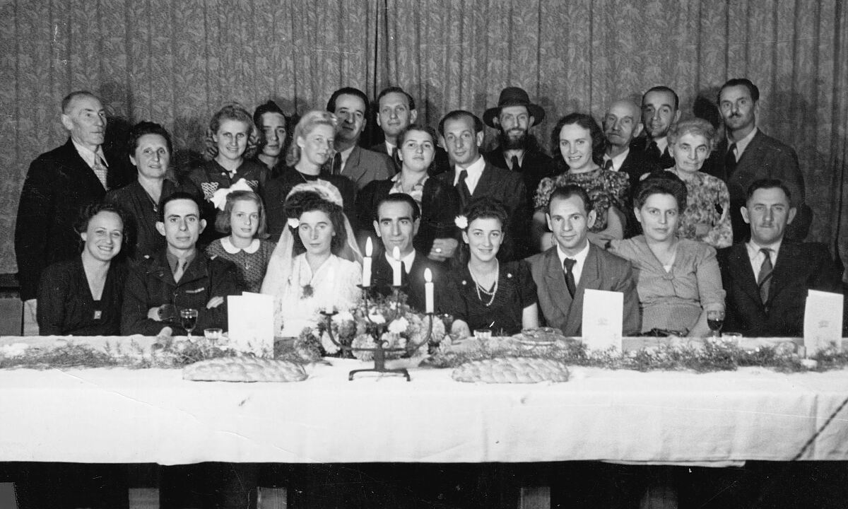 42_43_hochzeitsbild-300x180cm-grau