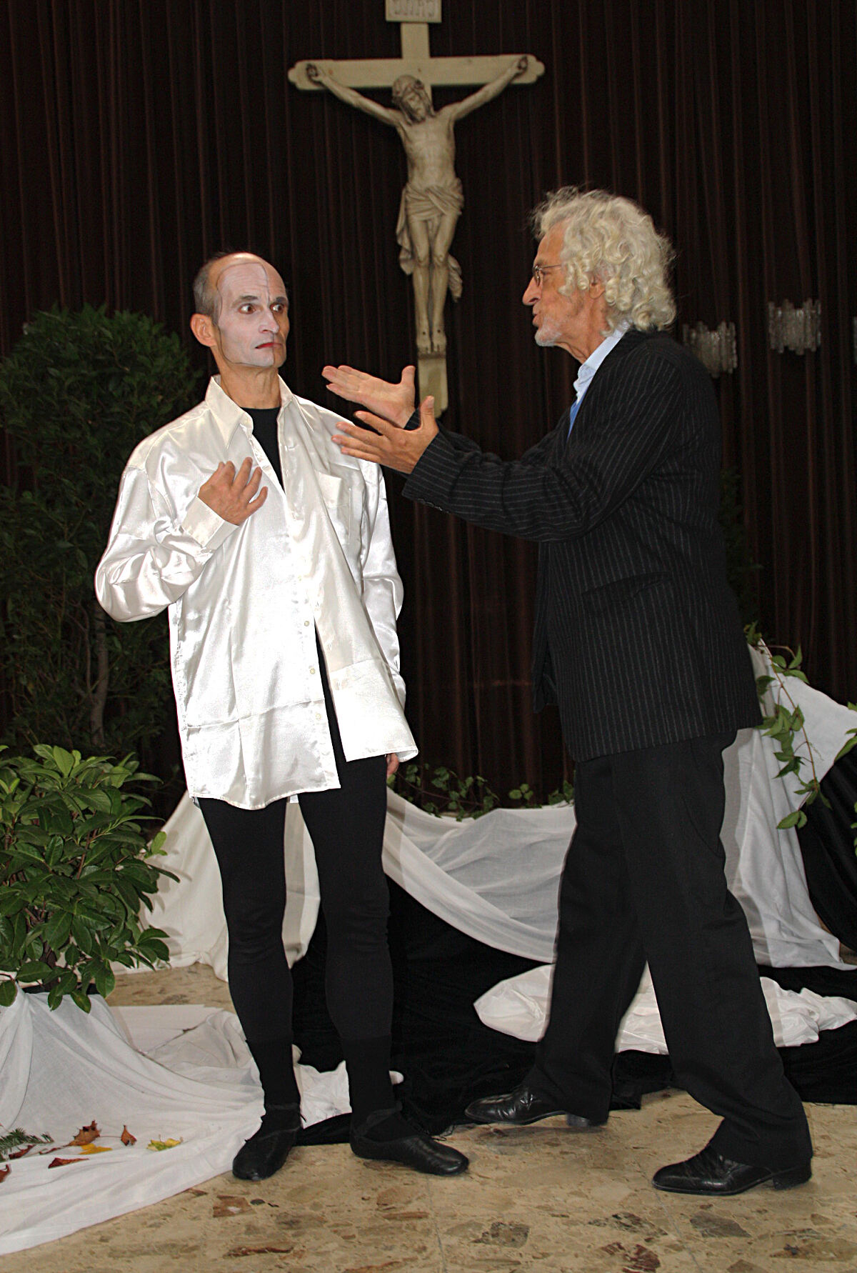 online_fueloep_einsegnungshalle-westfriedhof_pantomime-foto-maria-bainschab