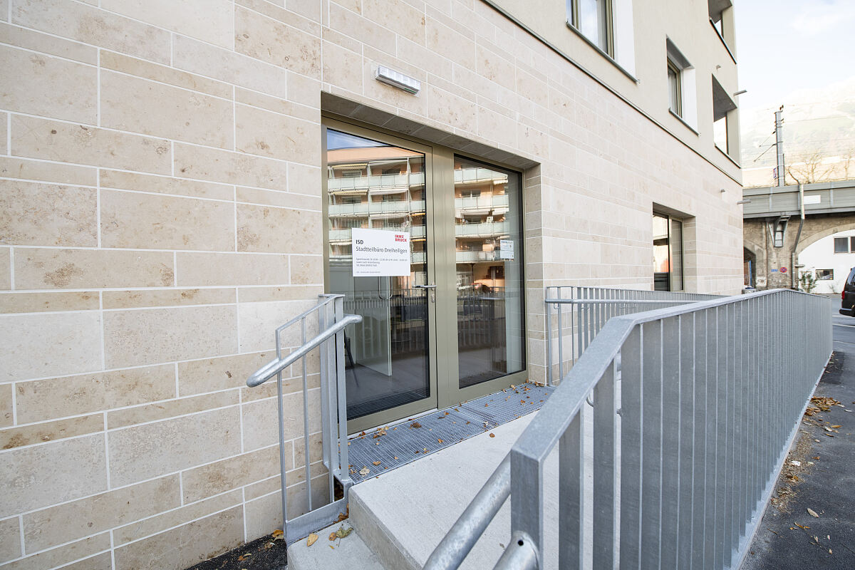 42_43_stadtteilbuero_dreiheiligen_buero_aussen2