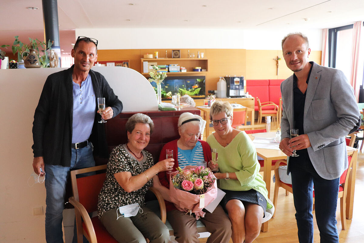 210817_100_geburtstag_herzer_komp-js