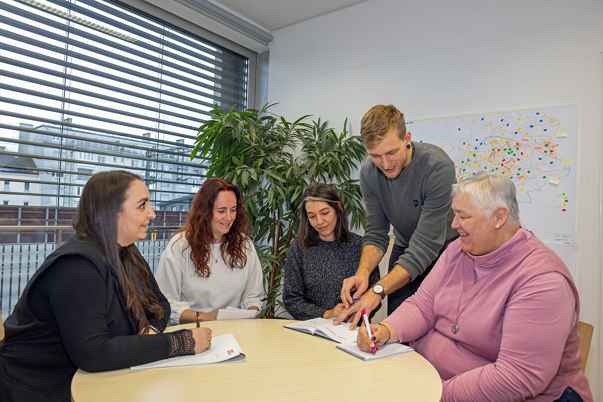 12_13_kinder-jugendhillfe_fb