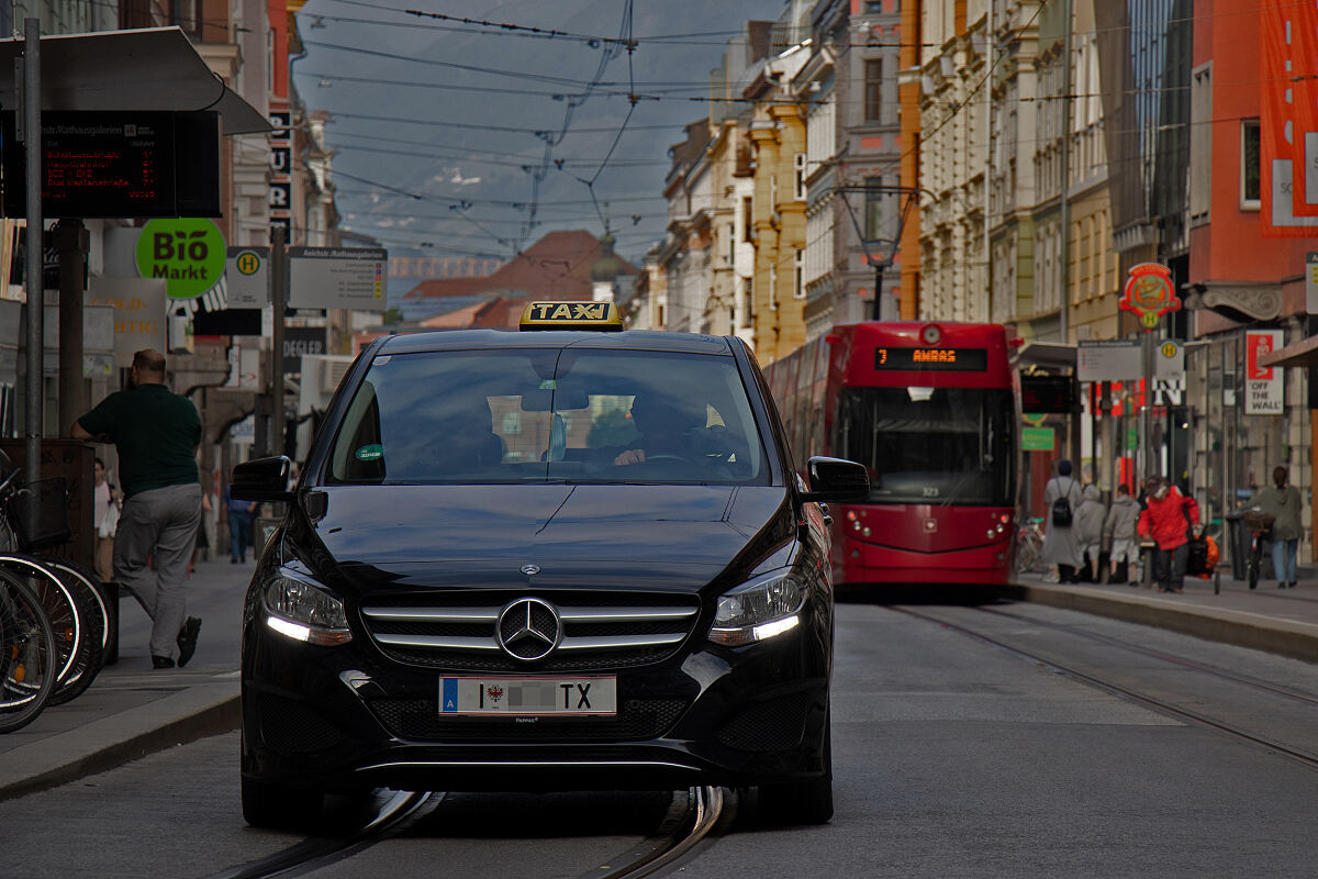 251211_frauen-nachttaxi_wg-dunkel